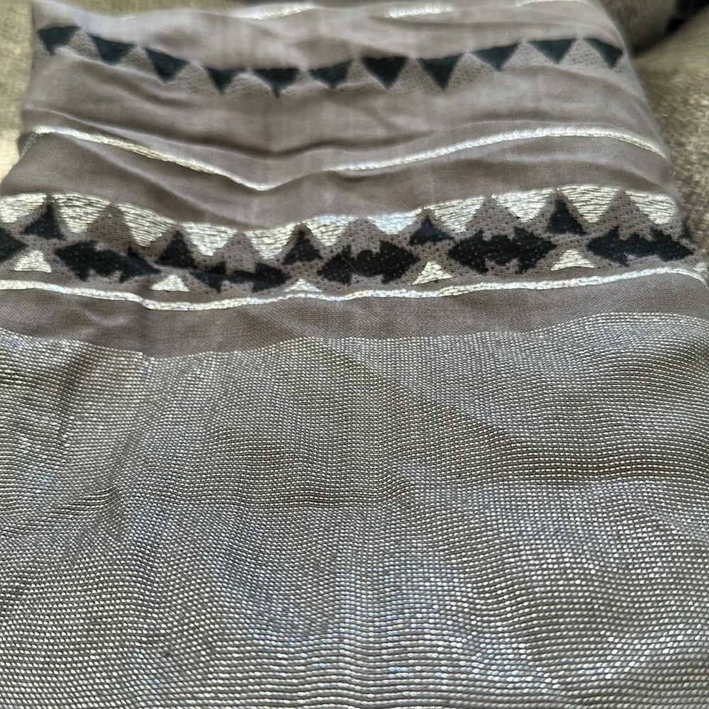 Apt 9 Women’s Gray Aztec Infinity Scarf